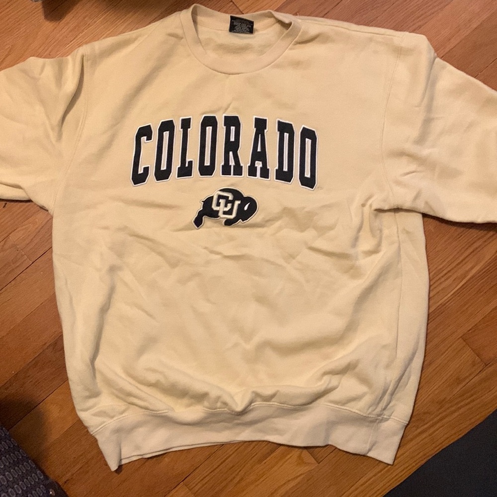 Large CU Boulder Yellow Crewneck, barely worn, size L